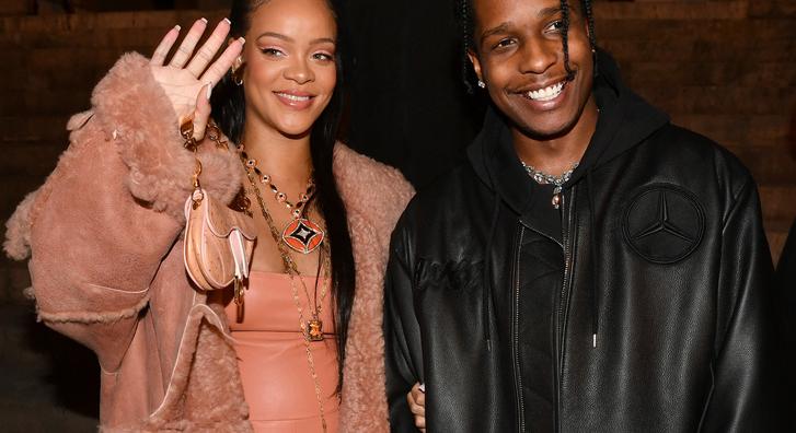 Családi fotókon mosolyog Rihanna és ritkán látott fiai