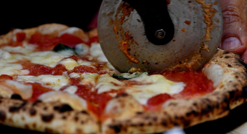 Letartóztatták az egyik leghíresebb nápolyi pizzéria tulajdonosát a maffiával való kapcsolata miatt