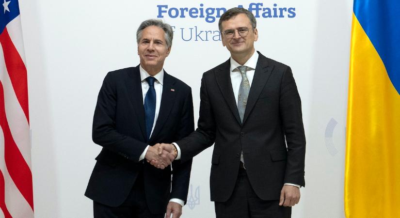 Az amerikai külügyminiszter Kijevben újabb nagy összegű támogatást ígért