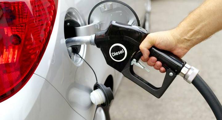 Fontos hír az autósoknak: változik az üzemanyag ára
