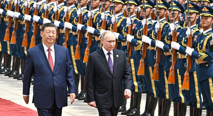 Putyin megkezdte kétnapos pekingi látogatását