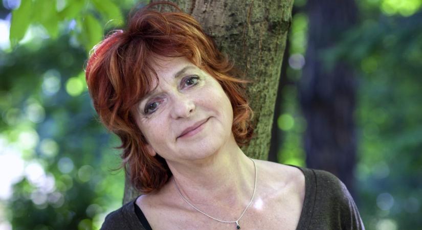 A 68 éves Hernádi Juditot nem látják szívesen ebben a nagyvárosban, megszégyenítő helyzetbe került a Jászai-díjas színésznő