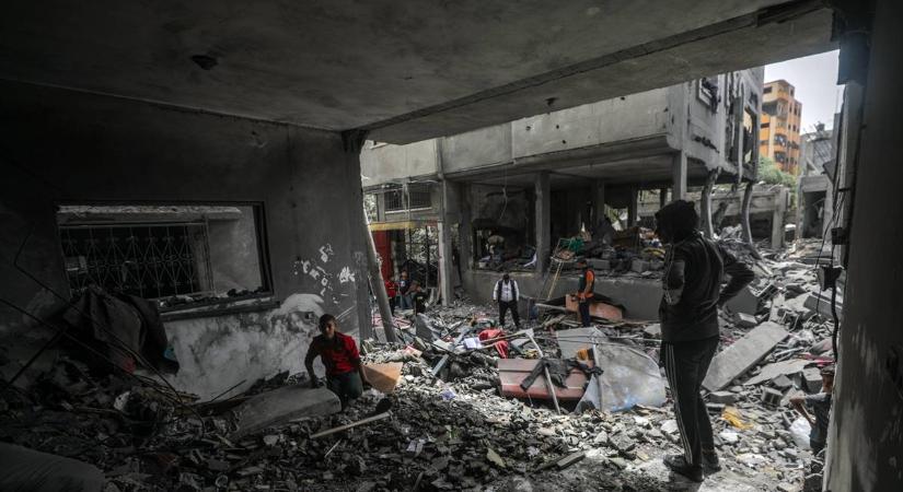 Nagy-Britannia útnak indította az első segélyszállítmányt a gázai ideiglenes móló felé