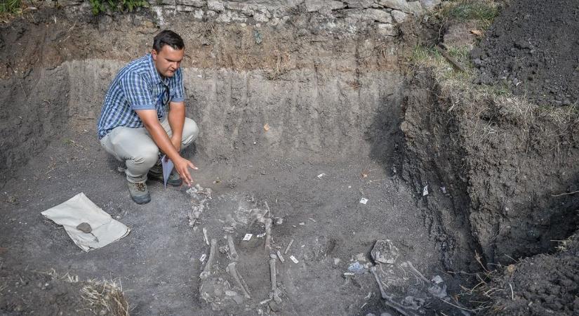 A Bolt-tetői Árpád-kori temető abasári ikertestvérében leprásokat is eltemettek  videó