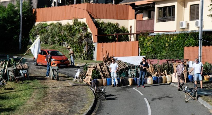 Egyre feszültebb a helyzet Új-Kaledóniában, már halálos áldozatai is vannak a zavargásoknak