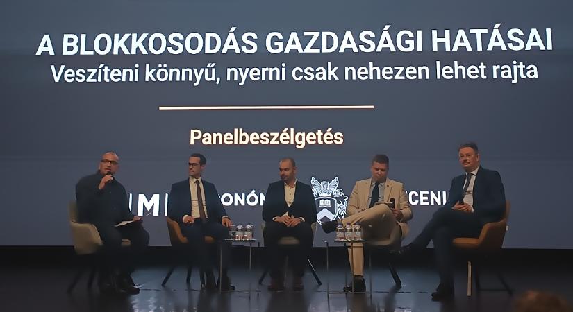 Panelbeszélgetés Debrecenben: a nyitott magyar gazdaság megőrzése, a kapcsolódás cél