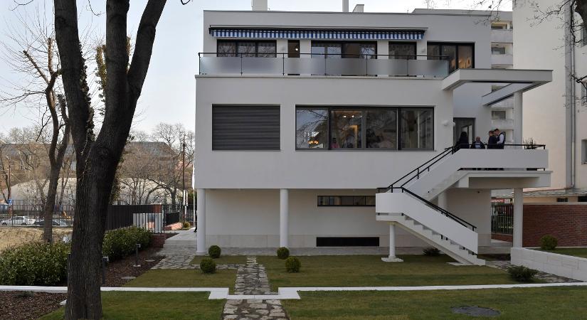 Egy művészházaspár otthonait mutatja be a Walter Rózsi-villa új kiállítása