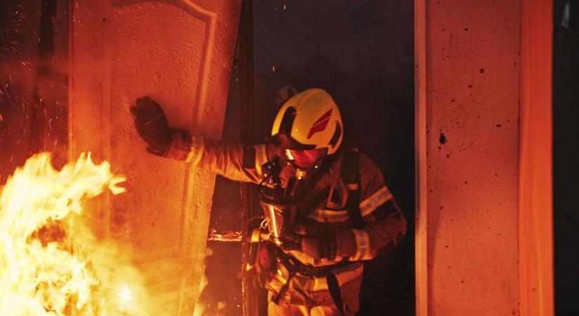 Faház égett Mátraszentimrén, gázpalack is robbant