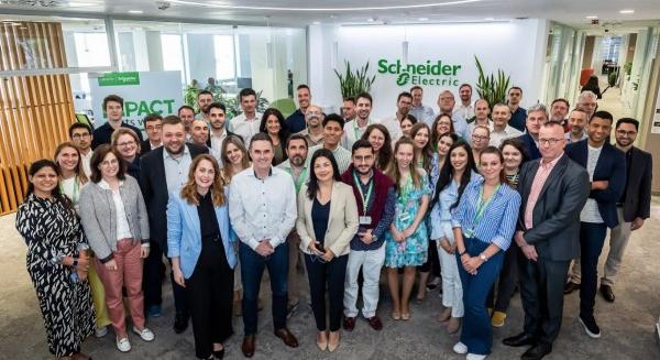 Újabb régiós szolgáltató központot hoz Budapestre a Schneider Electric