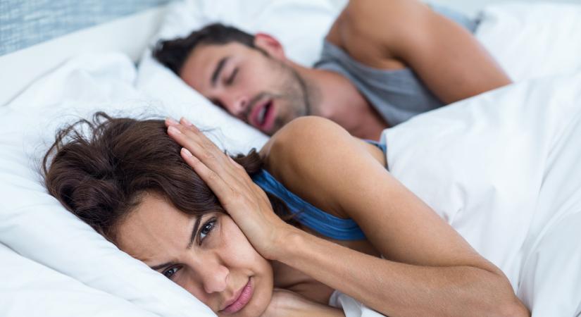 Kimaradó légzés alvás közben: magas vérnyomást, agyi érbetegséget is okozhat
