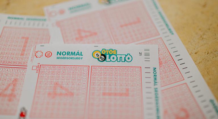 Hónapok óta halmozódnak a lottónyeremények, több milliárdot érhet a telitalálatos szelvény