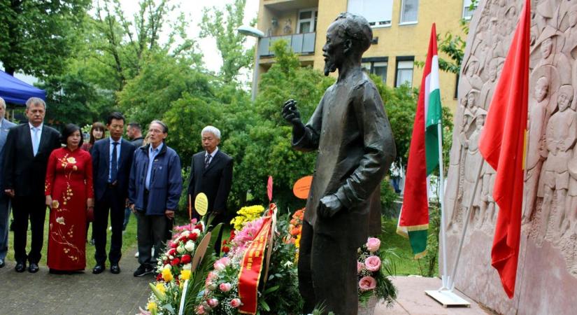 Megemlékezést tartottak az Európában egyedülálló zalai Ho Si Minh szobornál