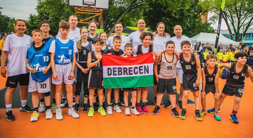 Sportoló Nemzet: A polgármester is pályára lépett a debreceni kosármeccsen