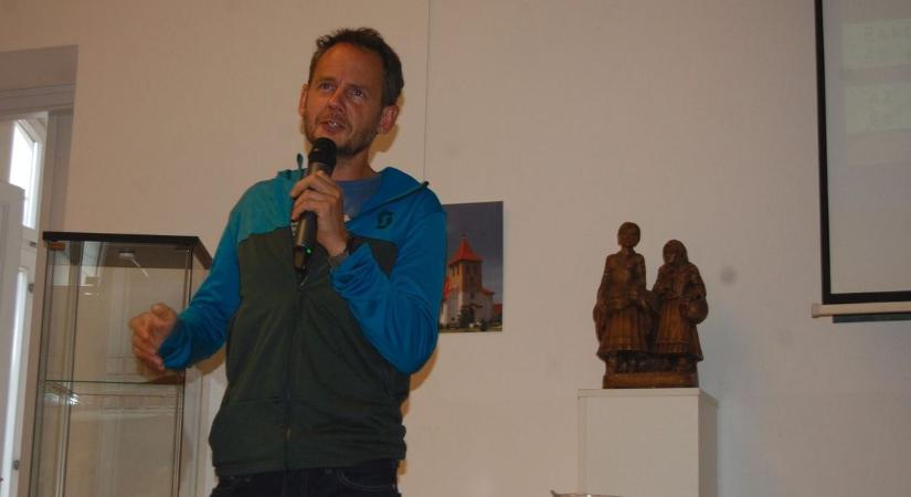 A többszörös világrekorder, Rakonczay Gábor volt a félegyházi könyvtár vendége – galériával