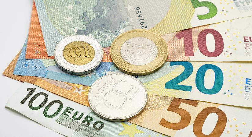 Most érdemes eurót váltani a nyaraláshoz?